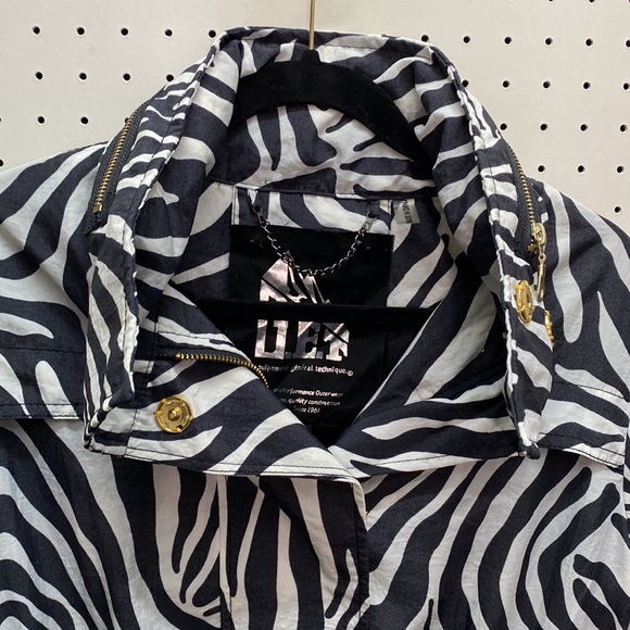 NWT G.E.T. Women’s XS Zebra Print LightWeight Water Resistant Hidden Hood Jacket - Picture 10 of 16
